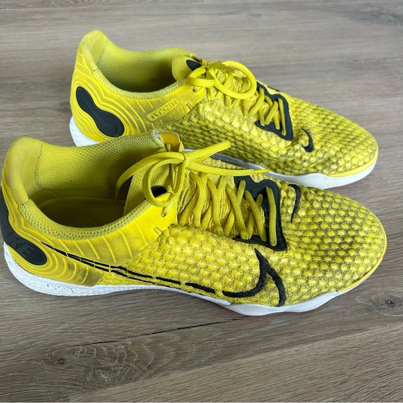 Nike React Gato Indoor/Futsal Low Top Soccer Shoes - Picture 4 of 9